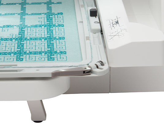Janome 550e Embroidery Machine, Including ARTISTIC DIGITIZER