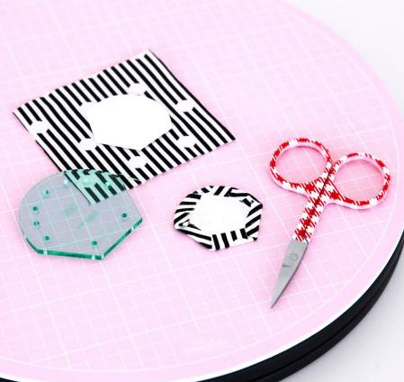 Sue Daley Round Rotating Cutting Mat - 16in Pink