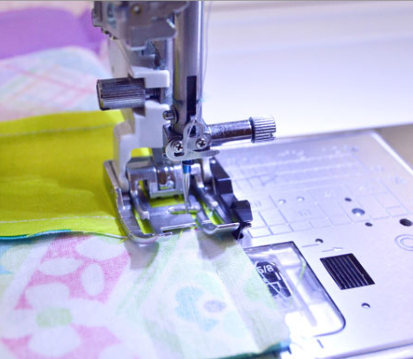 Janome AcuFeed Quilt Piecing Foot Twin (1/4&quot; UD) - 9mm Max